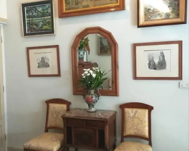 Baan Vaneeda Antique Garden House