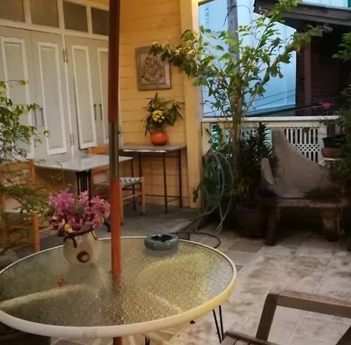 Baan Vaneeda Antique Garden House * Bangkok