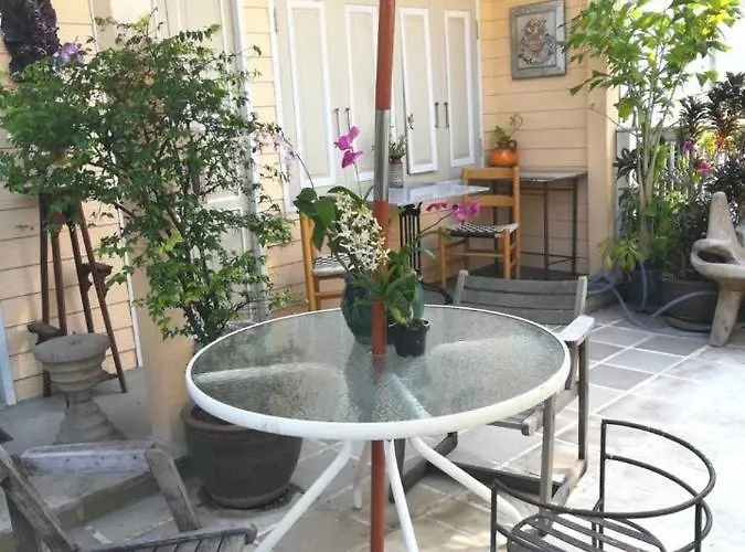 Baan Vaneeda Antique Garden House *